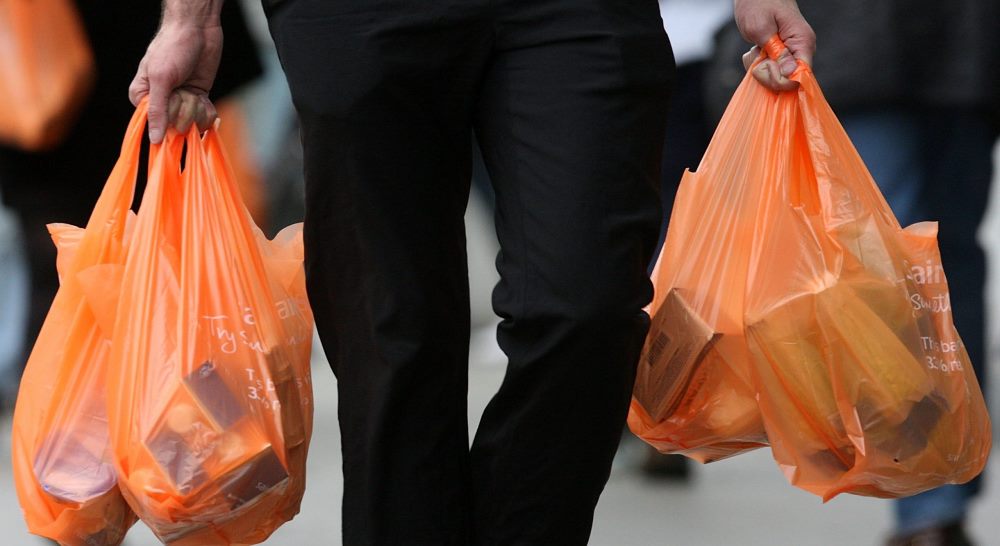 Ligji per qeset plastike, nga vlera e gjobave tek llojet qe ndalohen